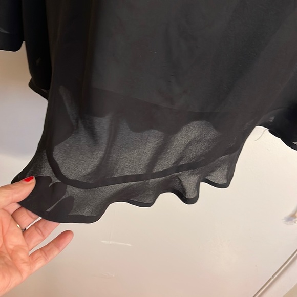 Apt 9 black top with lace on sleeves and neckline - Picture 3 of 4